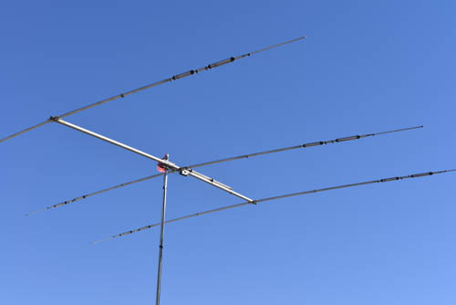 A beam antenna against a blue sky
