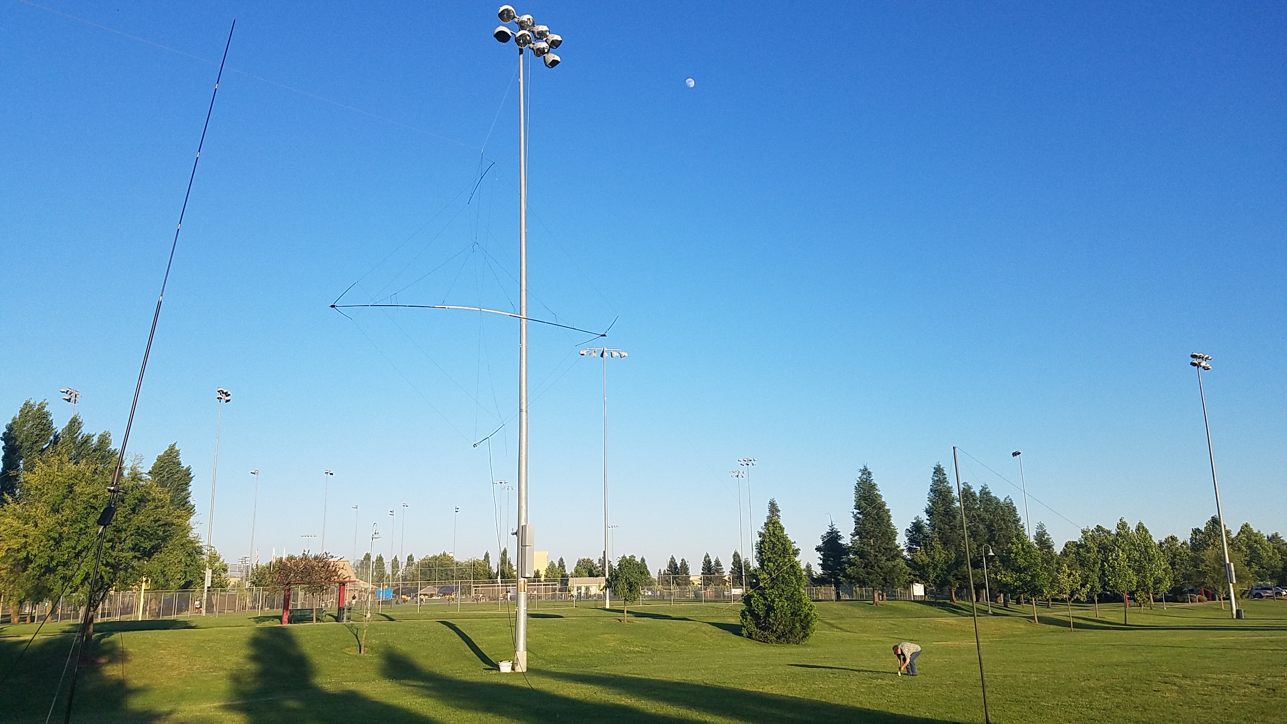 A large homebrew quad antenna dangles from the light pole
