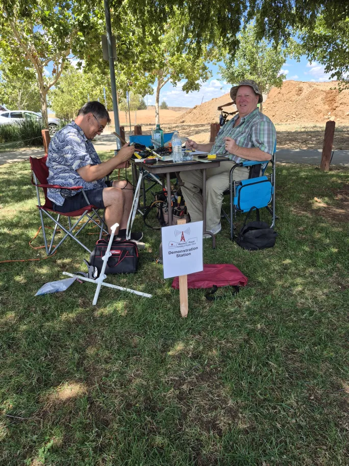 Field Day, Barry JFI and Jey DK build DF antennas